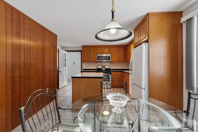 13 Gardner St, Fitchburg, MA 01420