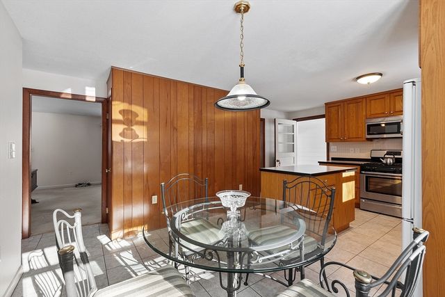 13 Gardner St, Fitchburg, MA 01420