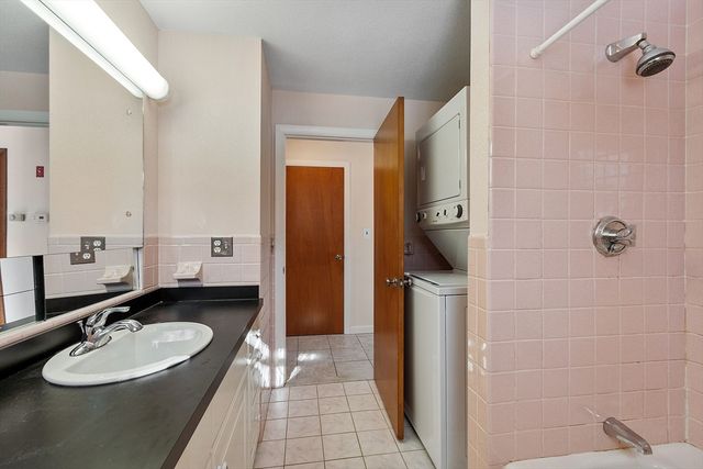 13 Gardner St, Fitchburg, MA 01420