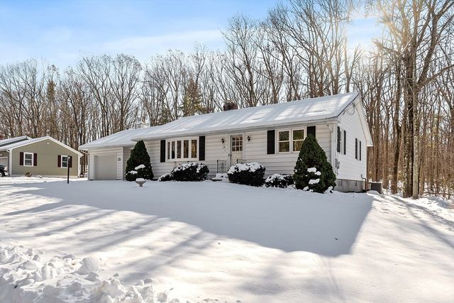 13 Gardner St, Fitchburg, MA 01420