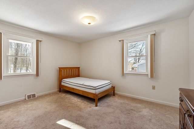 13 Gardner St, Fitchburg, MA 01420