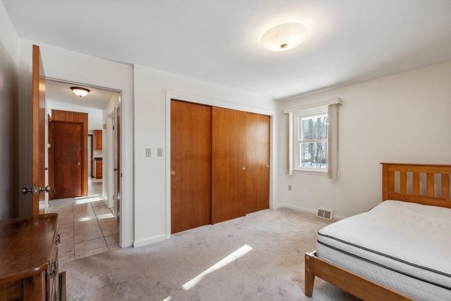 13 Gardner St, Fitchburg, MA 01420