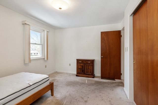 13 Gardner St, Fitchburg, MA 01420