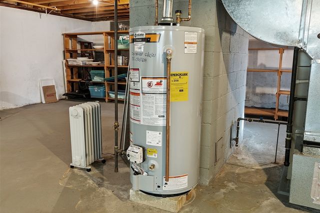 13 Gardner St, Fitchburg, MA 01420