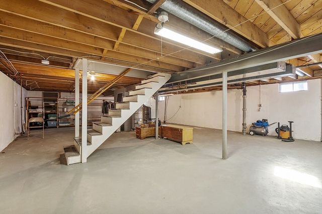 13 Gardner St, Fitchburg, MA 01420