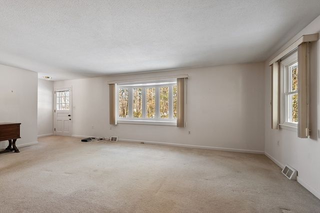 13 Gardner St, Fitchburg, MA 01420