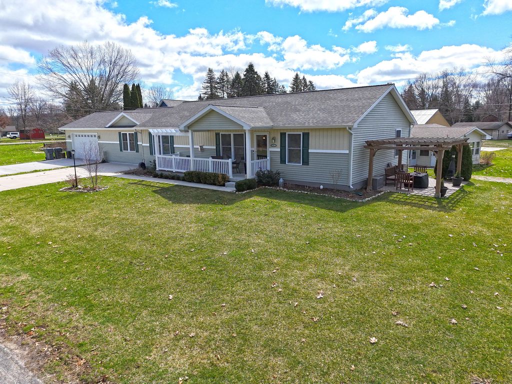 50306 Pleasant Street, Silver Creek Twp, MI 49047