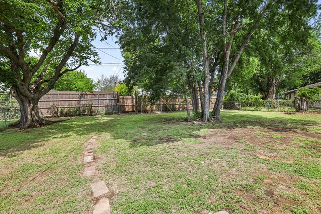 6441 Carousel Drive, Watauga, TX 76148