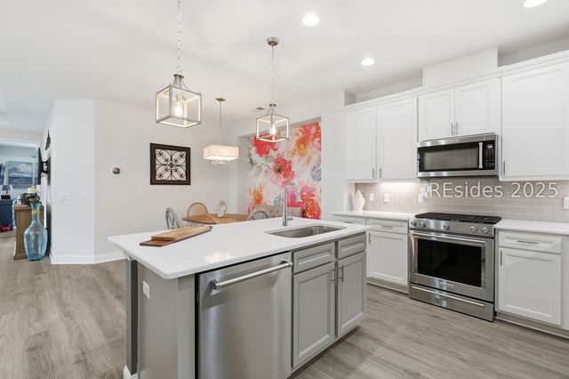 77 Landshark Blvd, Hardeeville, SC 29927