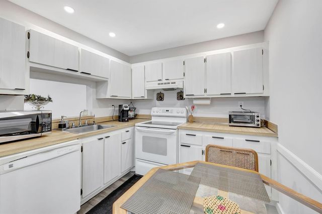 2800 Somerset Drive 218j, Lauderdale Lakes, FL 33311