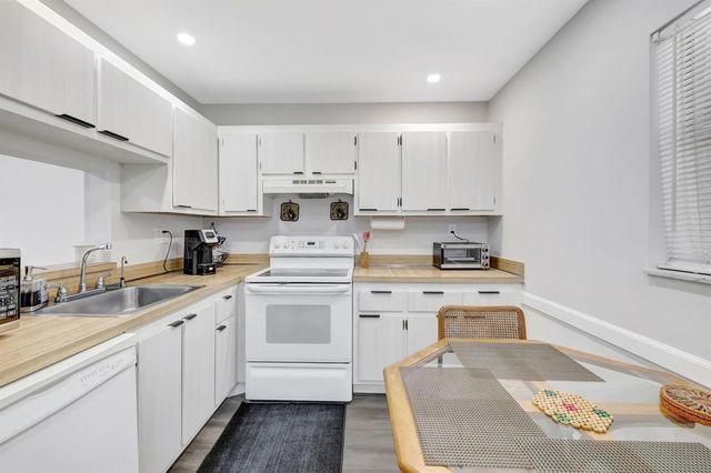 2800 Somerset Drive 218j, Lauderdale Lakes, FL 33311