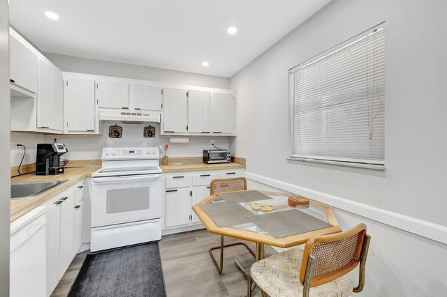 2800 Somerset Drive 218j, Lauderdale Lakes, FL 33311