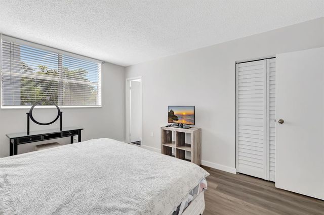 2800 Somerset Drive 218j, Lauderdale Lakes, FL 33311