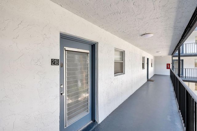 2800 Somerset Drive 218j, Lauderdale Lakes, FL 33311