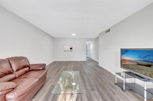 2800 Somerset Drive 218j, Lauderdale Lakes, FL 33311