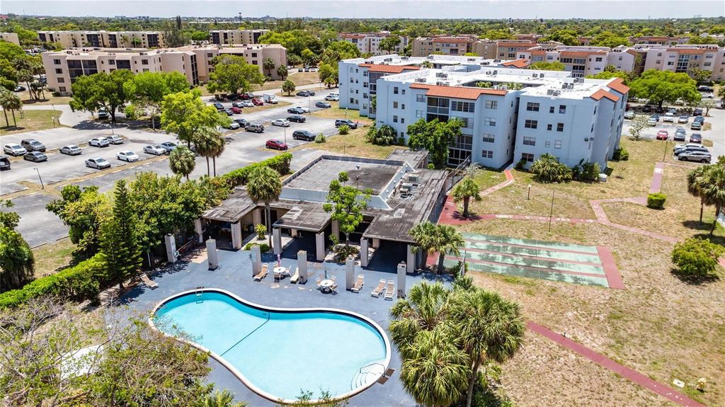 2800 Somerset Drive 218j, Lauderdale Lakes, FL 33311