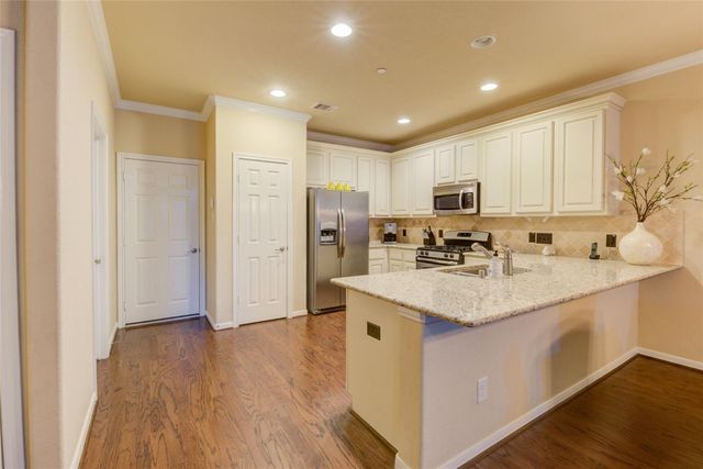 22 Bettina Lane, The Woodlands, TX 77382