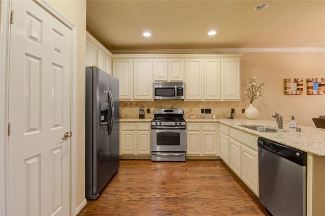 22 Bettina Lane, The Woodlands, TX 77382