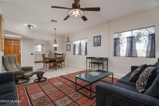 1746 W Camino Estelar, Green Valley, AZ 85622