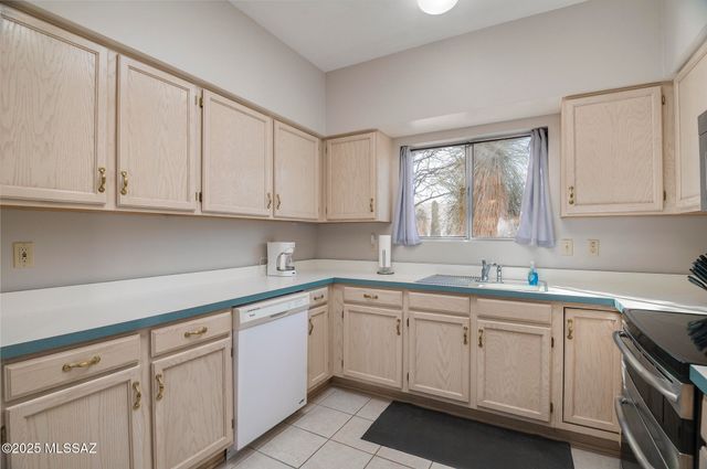 1746 W Camino Estelar, Green Valley, AZ 85622