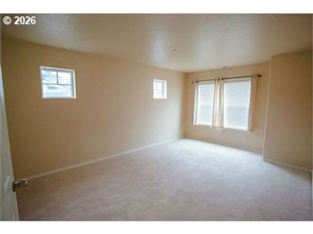 12820 Sw Dipper Ln 100, Beaverton, OR 97007