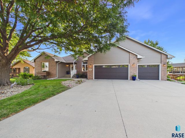 1312 S Honeysuckle Trl Trail, Sioux Falls, SD 57106