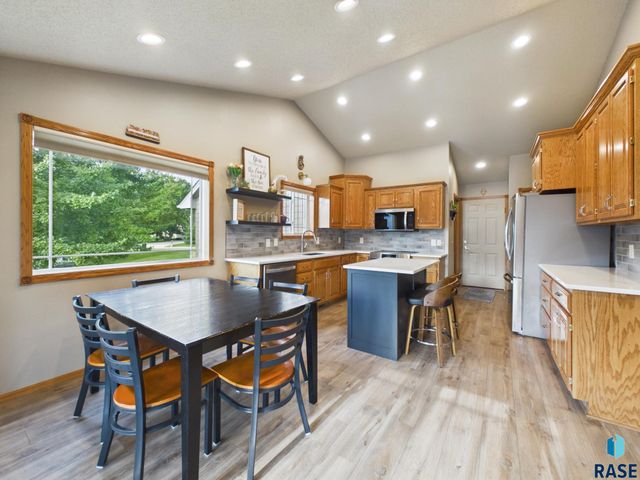 1312 S Honeysuckle Trl Trail, Sioux Falls, SD 57106