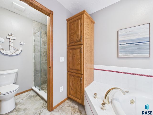 1312 S Honeysuckle Trl Trail, Sioux Falls, SD 57106