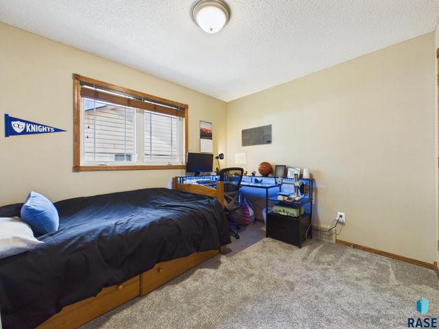 1312 S Honeysuckle Trl Trail, Sioux Falls, SD 57106