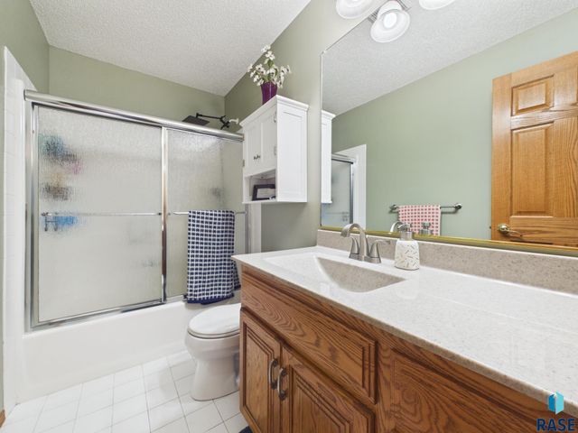1312 S Honeysuckle Trl Trail, Sioux Falls, SD 57106