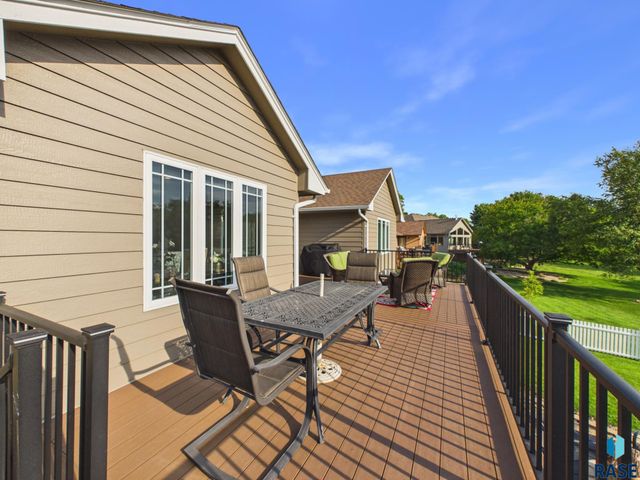 1312 S Honeysuckle Trl Trail, Sioux Falls, SD 57106