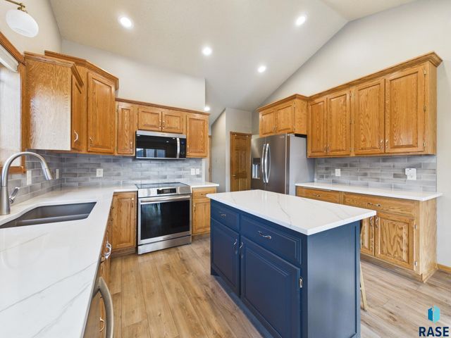 1312 S Honeysuckle Trl Trail, Sioux Falls, SD 57106