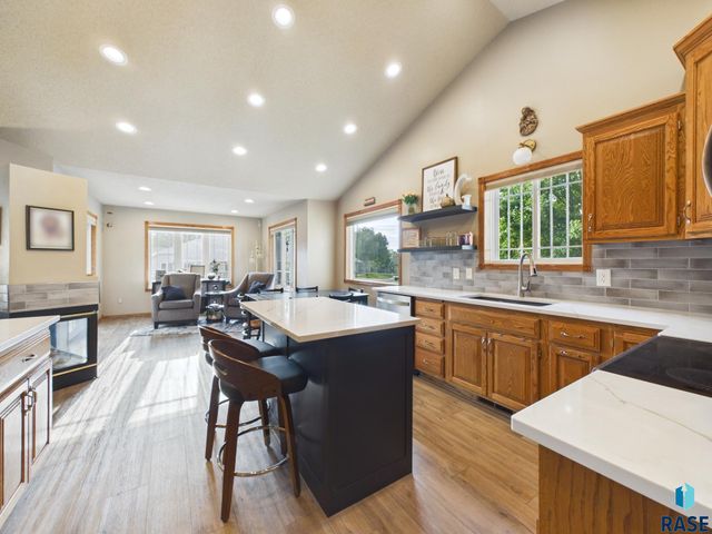 1312 S Honeysuckle Trl Trail, Sioux Falls, SD 57106