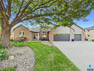 1312 S Honeysuckle Trl Trail, Sioux Falls, SD 57106