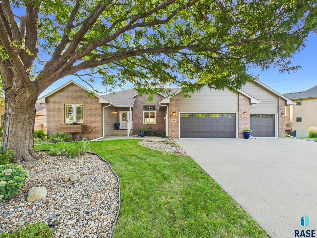 1312 S Honeysuckle Trl Trail, Sioux Falls, SD 57106