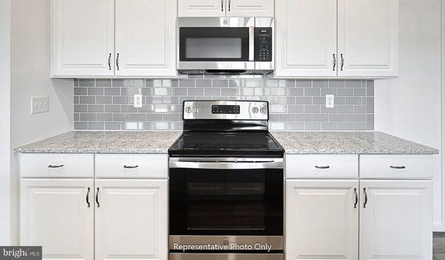 7841 OAK BROOK DR, Harrisburg, PA 17112