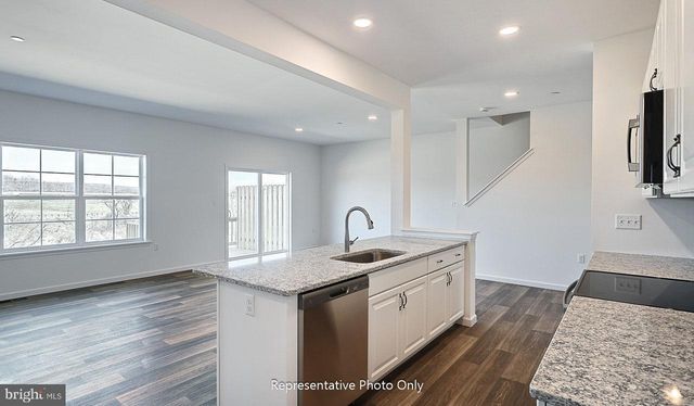 7841 OAK BROOK DR, Harrisburg, PA 17112