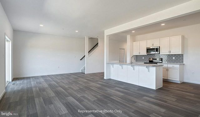 7841 OAK BROOK DR, Harrisburg, PA 17112