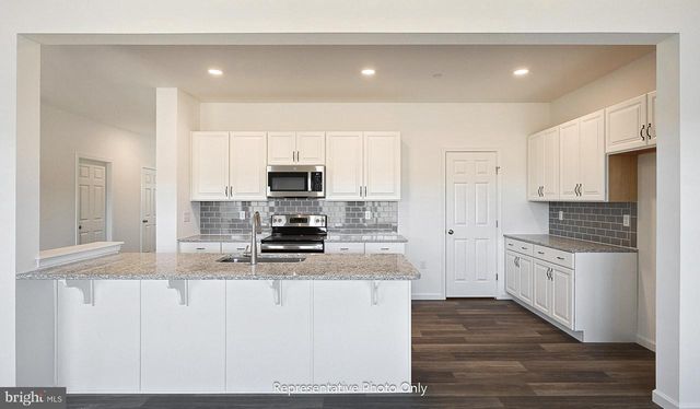 7841 OAK BROOK DR, Harrisburg, PA 17112