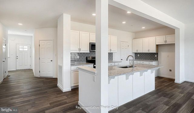 7841 OAK BROOK DR, Harrisburg, PA 17112