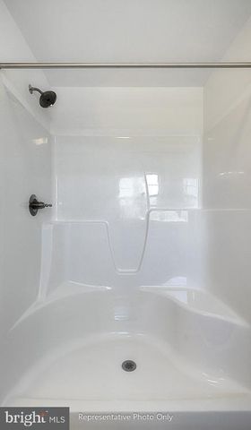 7841 OAK BROOK DR, Harrisburg, PA 17112