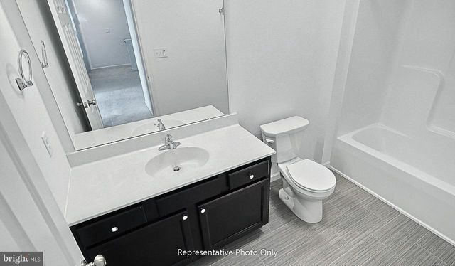 7841 OAK BROOK DR, Harrisburg, PA 17112