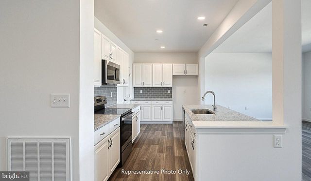 7841 OAK BROOK DR, Harrisburg, PA 17112