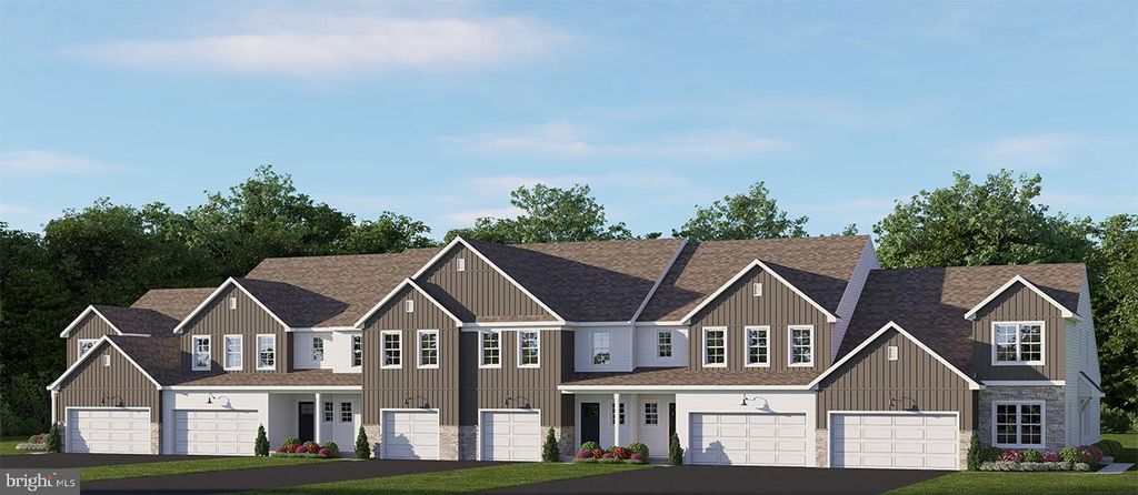 7841 OAK BROOK DR, Harrisburg, PA 17112