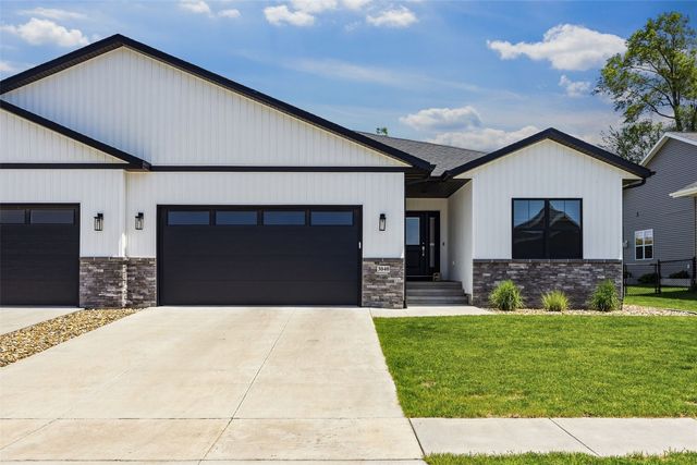 3040 Sunflower Street, Ely, IA 52227