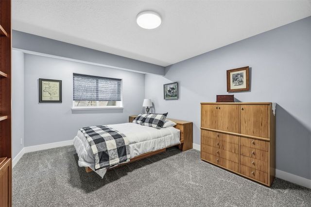 3040 Sunflower Street, Ely, IA 52227