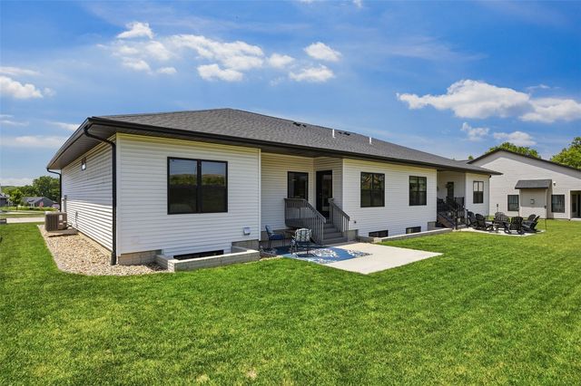 3040 Sunflower Street, Ely, IA 52227