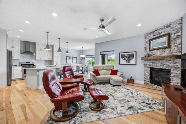3040 Sunflower Street, Ely, IA 52227
