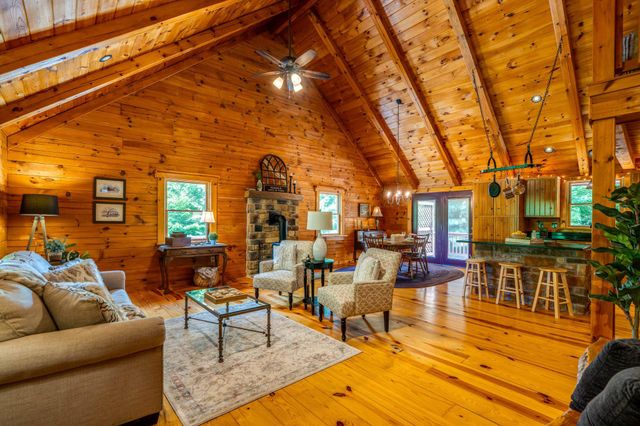 635 LAUREL RIDGE RD, Reinholds, PA 17569