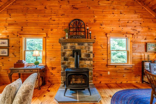 635 LAUREL RIDGE RD, Reinholds, PA 17569